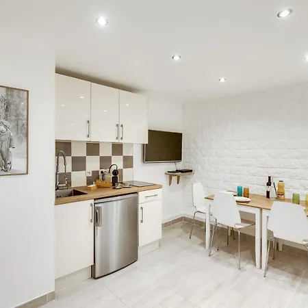 302 Dylan - Superb In Apartment *